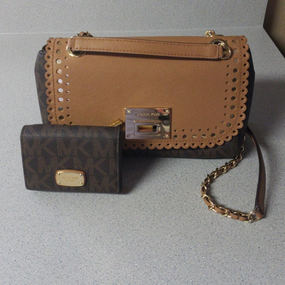 Michael kors crossbody